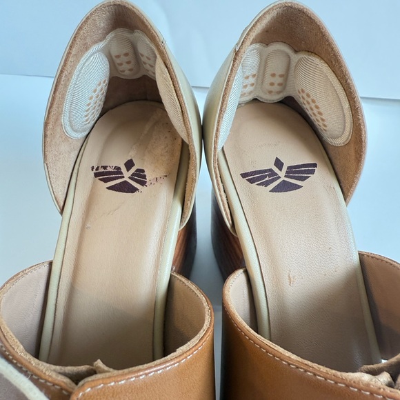 Fortress of Inca Cream and Brown Shoes - Picture 5 of 6